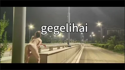 对面全是车，她说，想要被大家羞辱大屁股