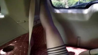 [原创]天气不错，约个妹子去车震，有路人经过才刺激